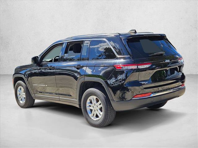 Used 2023 Jeep Grand Cherokee Laredo image 8