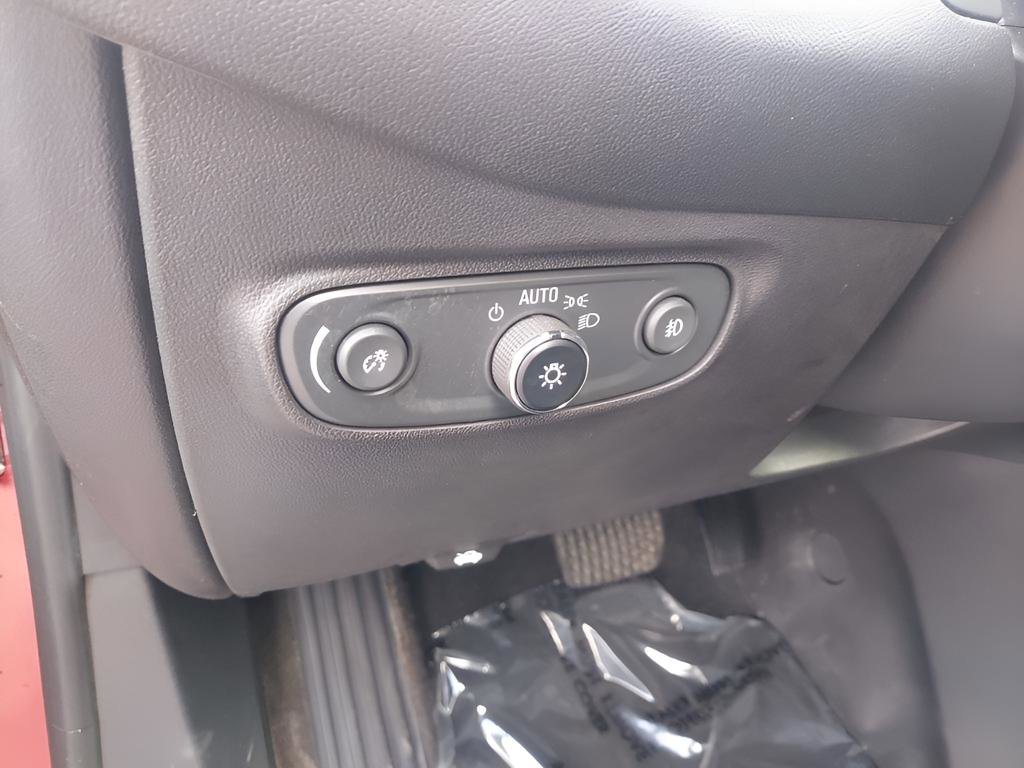 Used 2023 Chevrolet Equinox Premier AWD/4WD image 12