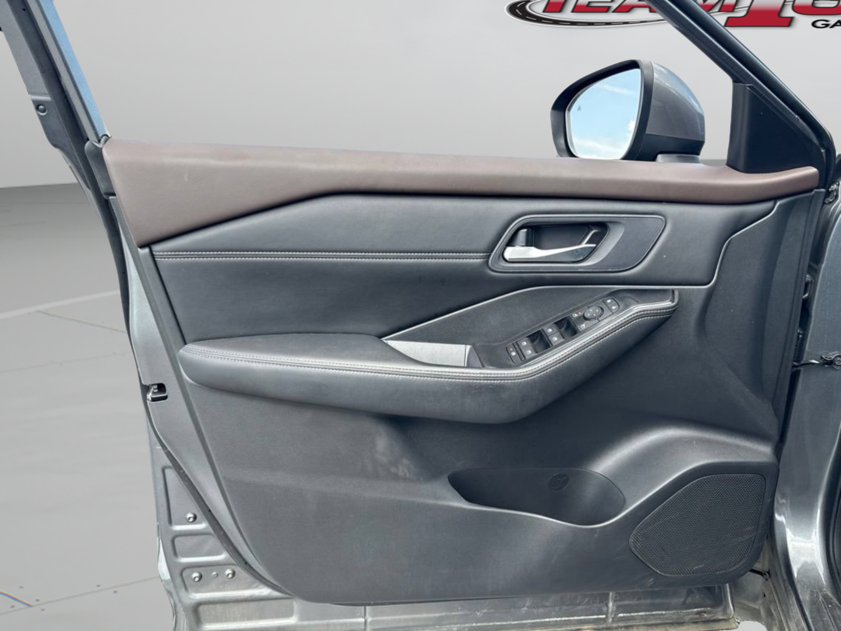 Used 2023 Nissan Rogue SV w/ SV Premium B Package FWD image 16