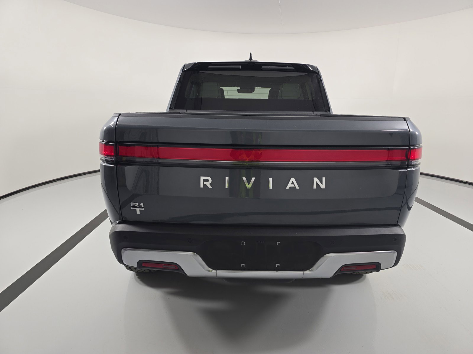 Used 2024 Rivian R1T Adventure image 4