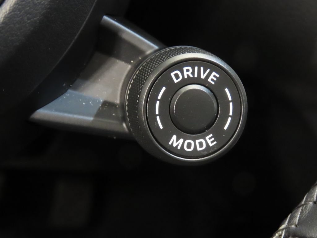 Certified 2026 Porsche Macan AWD/4WD image 22