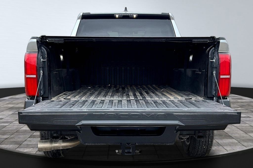 Used 2025 Toyota Tacoma SR image 8