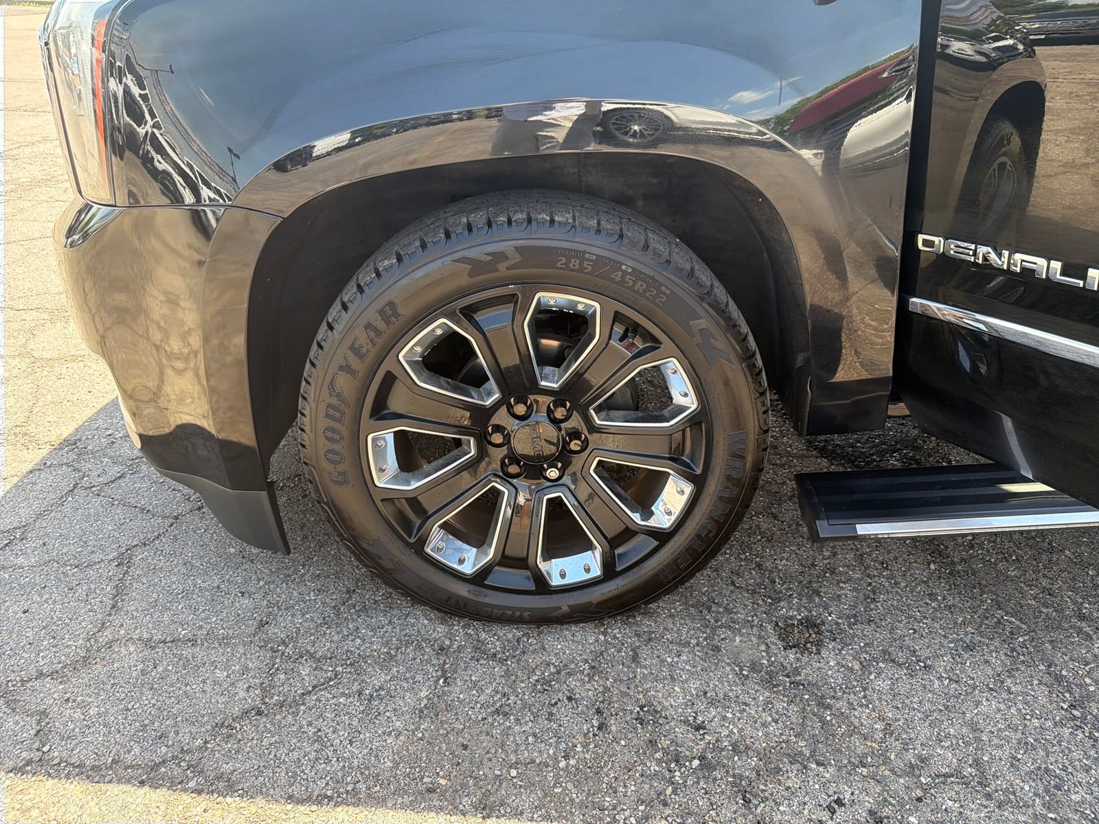 Used 2020 GMC Yukon Denali w/ Denali Ultimate Package AWD/4WD image 30