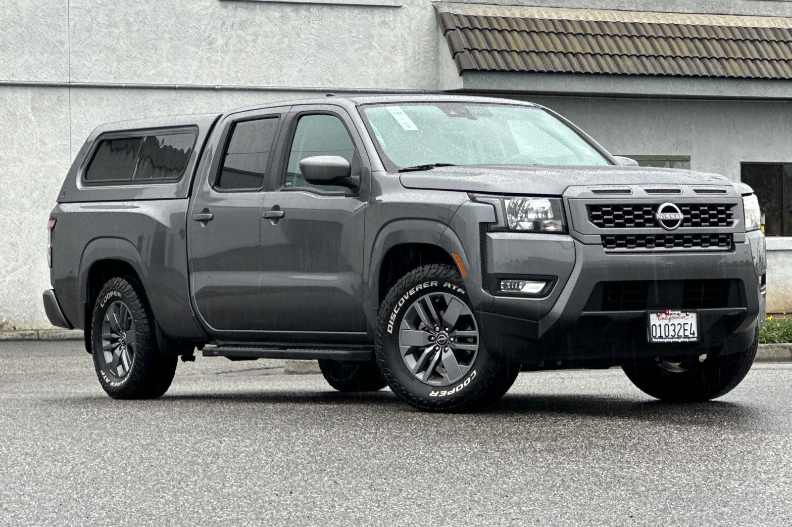 Used 2025 Nissan Frontier SV w/ SV Convenience Package image 2