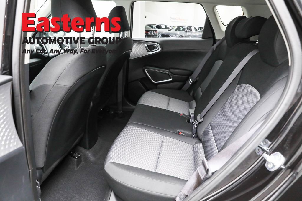 Used 2025 Kia Soul LX w/ LX Technology Package image 21