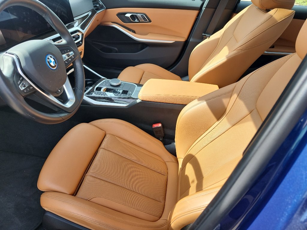 Used 2023 BMW 330e xDrive w/ Premium Package image 9