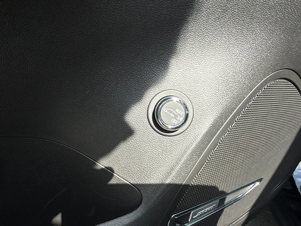 Used 2025 Buick Envision Preferred AWD/4WD image 16