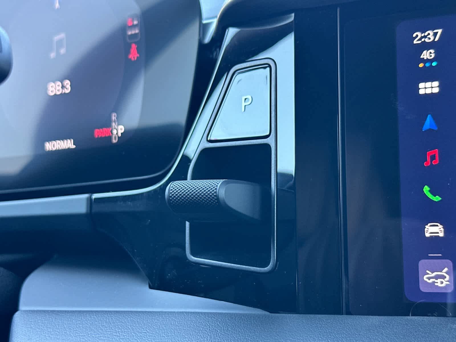 New 2026 Porsche Macan Electric RWD image 25