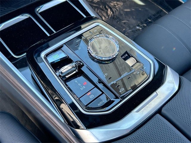 Certified 2024 BMW i7 xDrive60 image 31