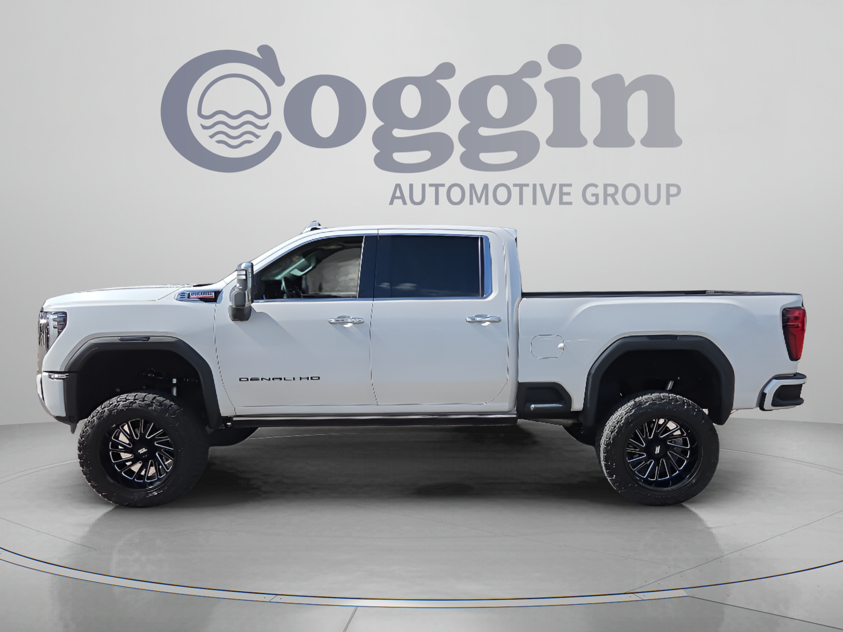 Used 2024 GMC Sierra 2500 Denali w/ Denali Reserve Package AWD/4WD image 2