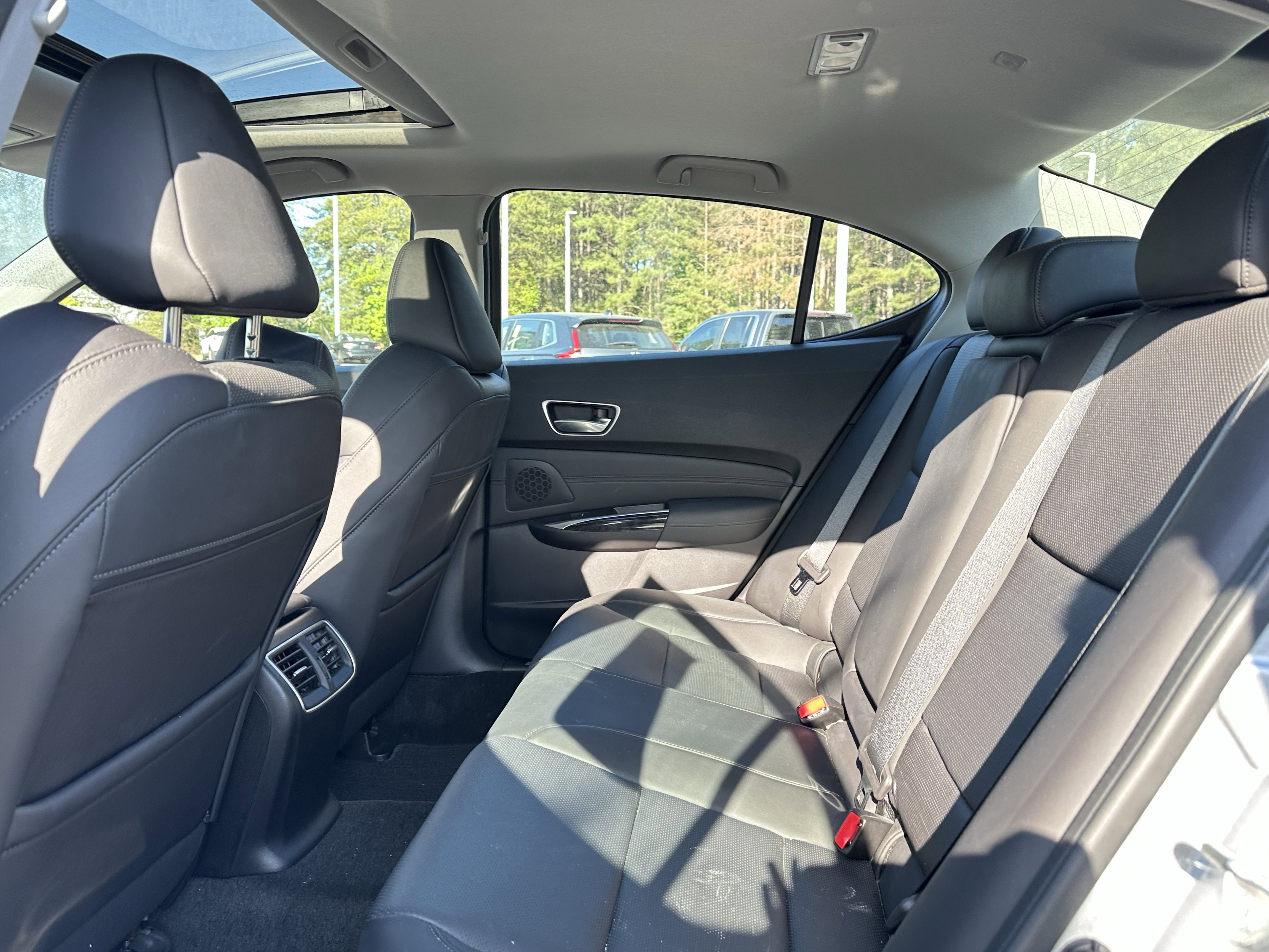 Used 2018 Acura TLX w/ Technology Package FWD image 9