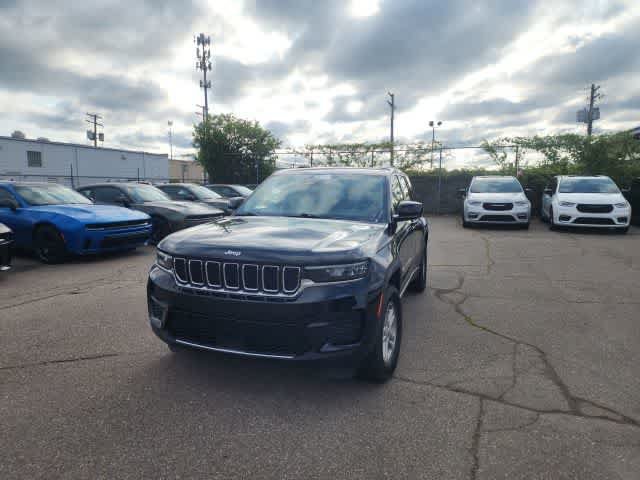 Certified 2023 Jeep Grand Cherokee Laredo w/ Trailer Tow Prep Group (B) AWD/4WD image 4