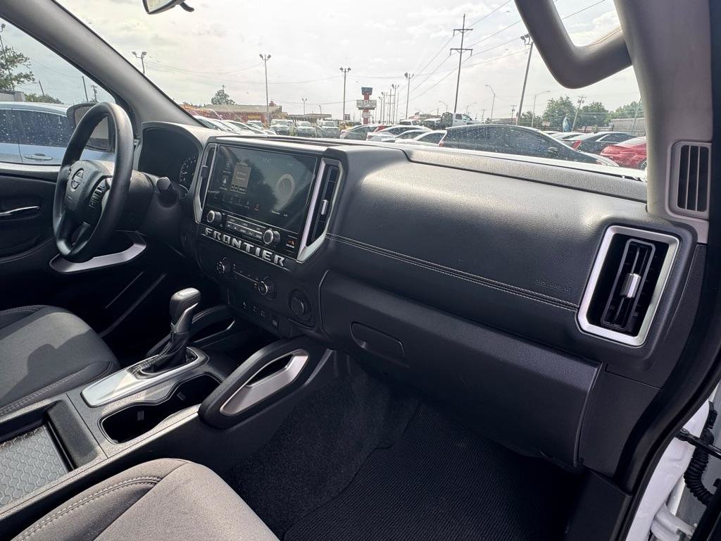 Used 2025 Nissan Frontier SV w/ Tow Package RWD image 13