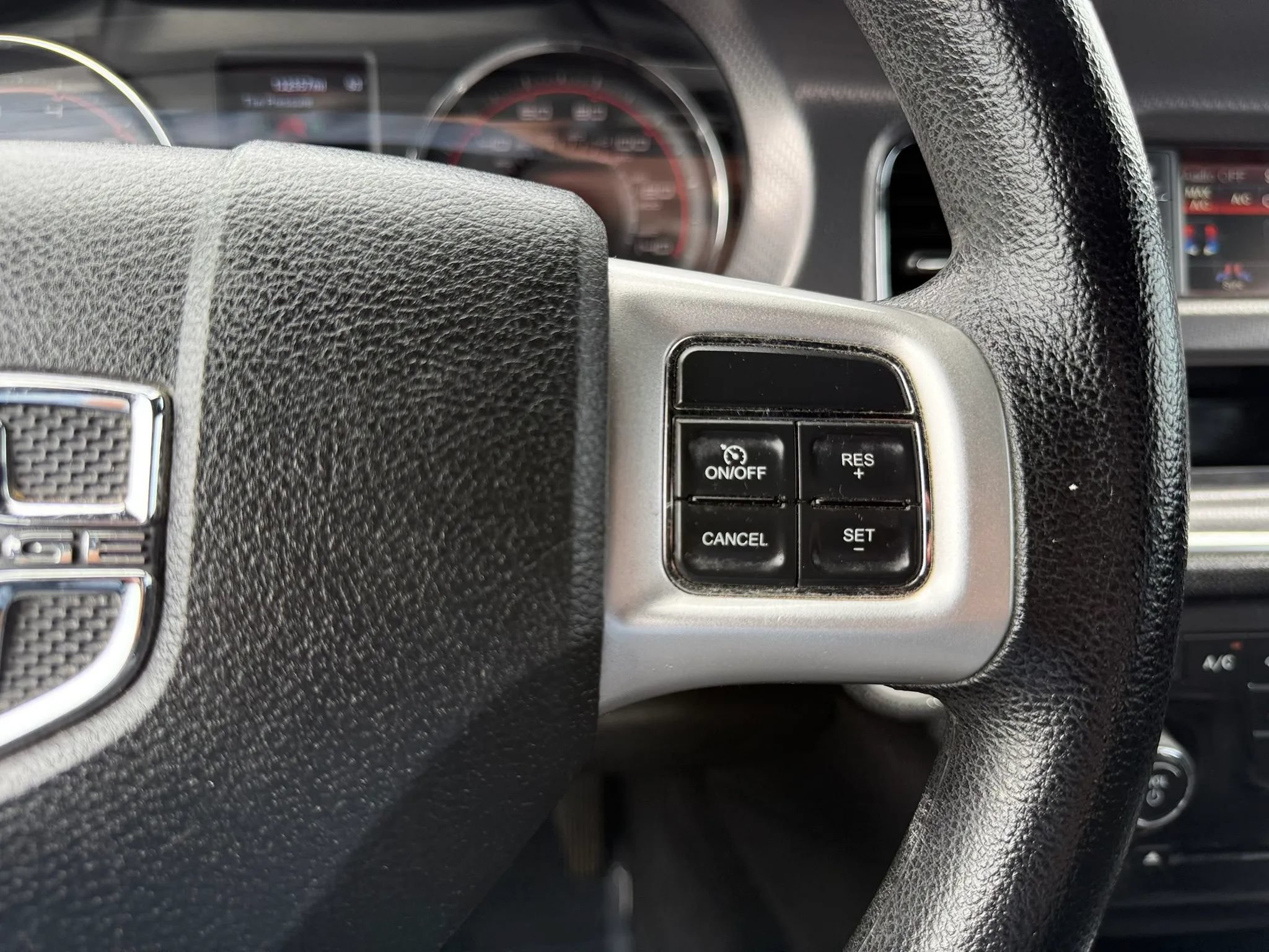 Used 2013 Dodge Charger SE RWD image 27