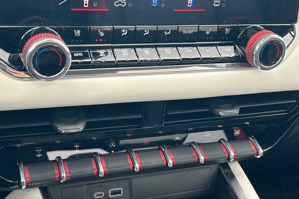 New 2026 GMC Canyon AT4X w/ AT4X AEV Edition AWD/4WD image 17