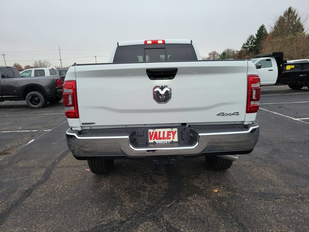 New 2024 RAM 2500 Tradesman w/ Safety Group AWD/4WD image 6