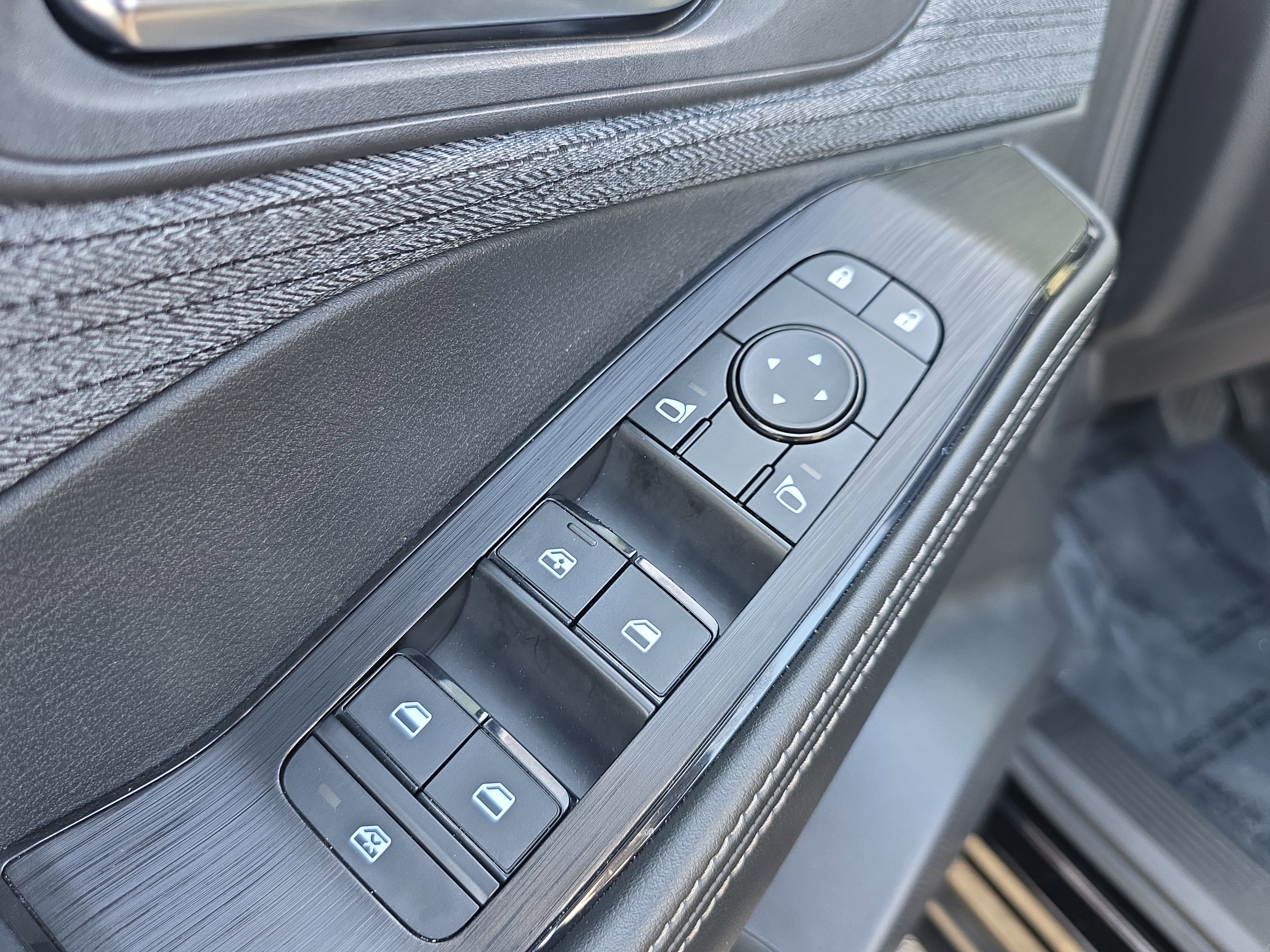 Used 2023 Nissan Rogue SV image 21