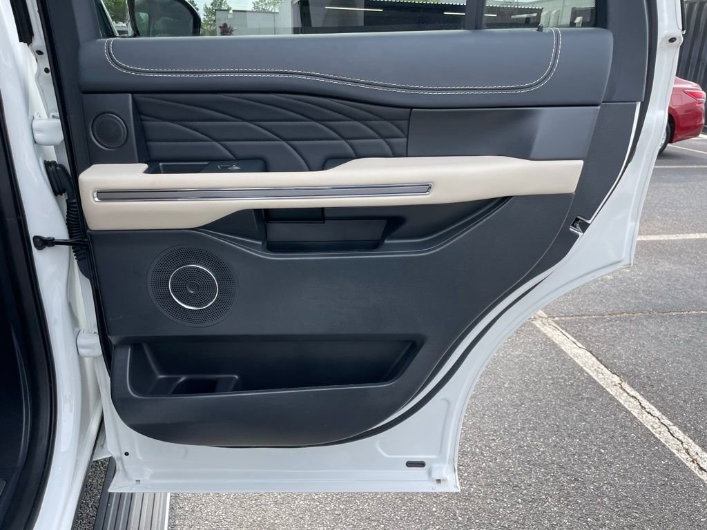 Used 2023 Ford Expedition Platinum image 34