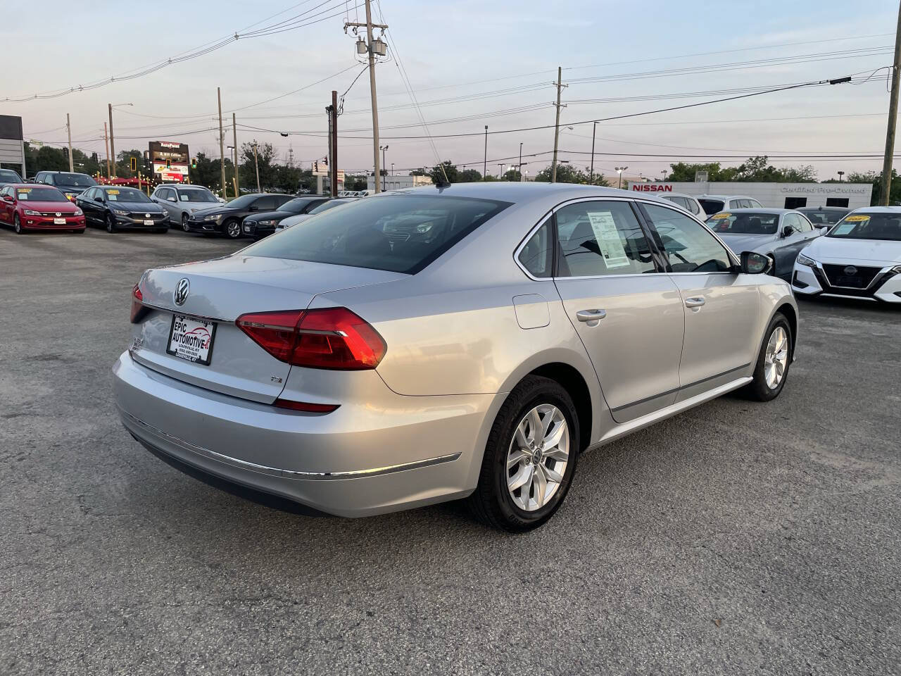 Used 2016 Volkswagen Passat 1.8T S FWD image 5