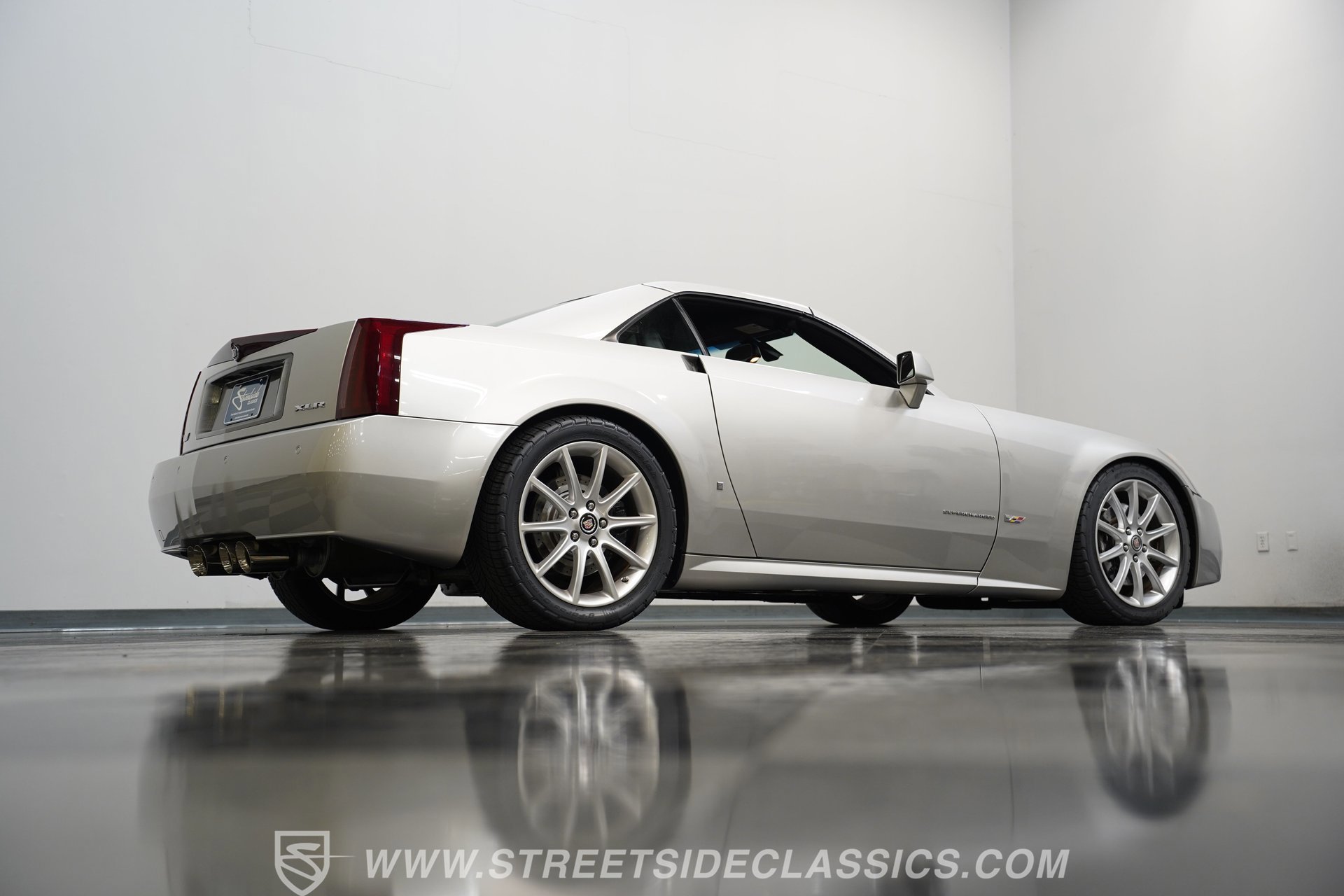 Used 2006 Cadillac XLR V image 26