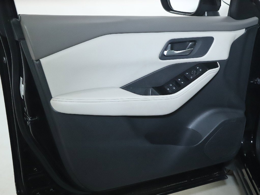 Certified 2025 Nissan Rogue SV image 15