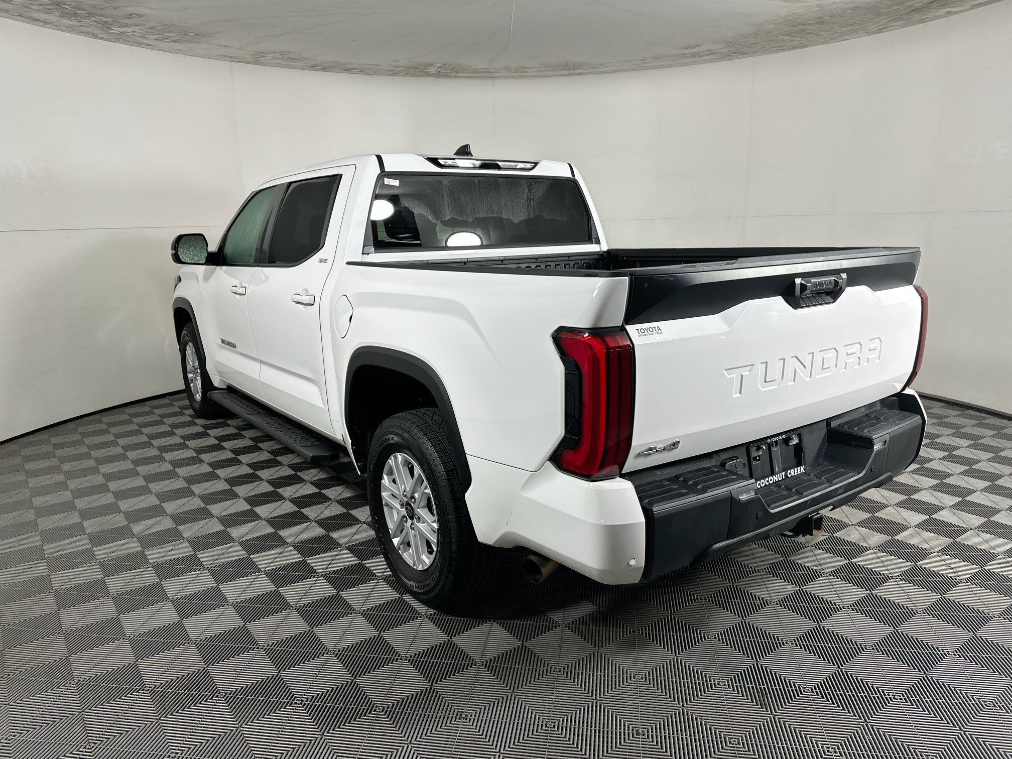 Used 2025 Toyota Tundra SR5 w/ SR5 Premium Package AWD/4WD image 5