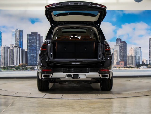 Used 2025 BMW X7 xDrive40i w/ Premium Package image 12