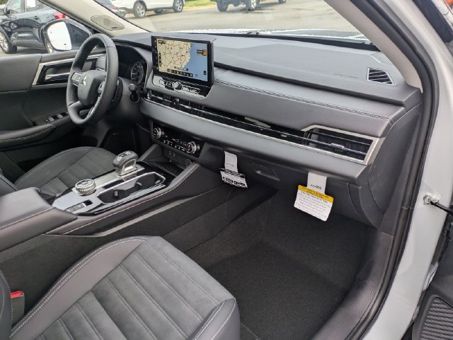 New 2025 Mitsubishi Outlander AWD image 37
