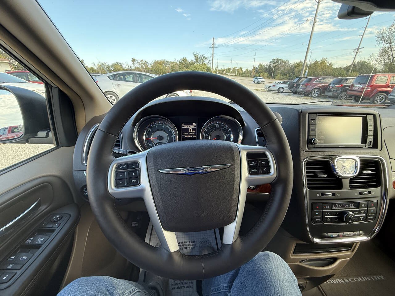 Used 2015 Chrysler Town & Country Touring w/ Driver Convenience Group FWD image 20