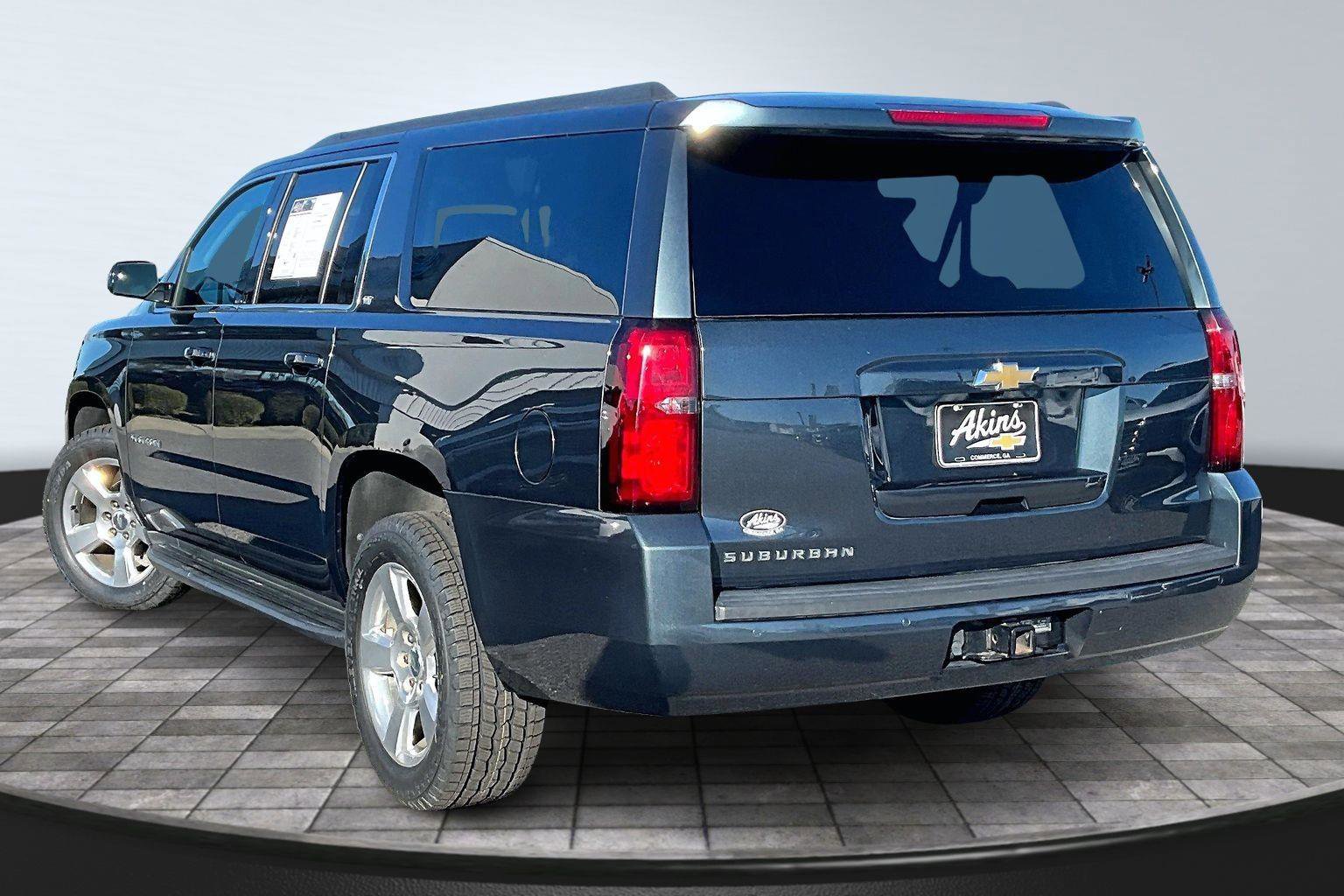 Used 2019 Chevrolet Suburban LT image 4