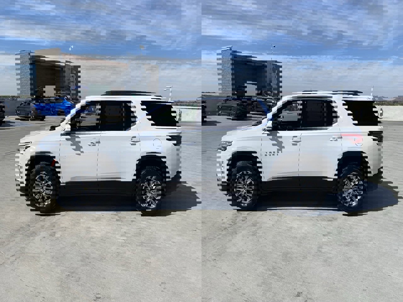 Used 2023 Chevrolet Traverse LT image 5