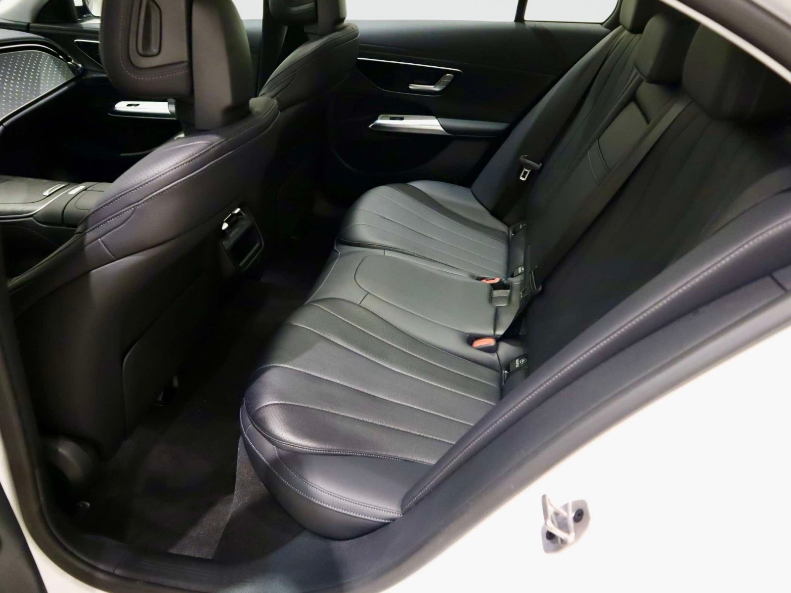 Used 2025 Mercedes-Benz E 350 Sedan w/ Winter Package image 19