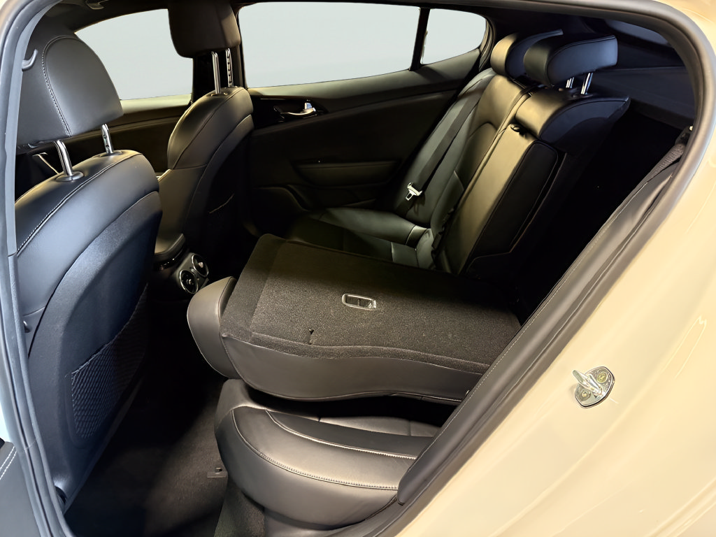 Used 2022 Kia Stinger GT-Line RWD image 34