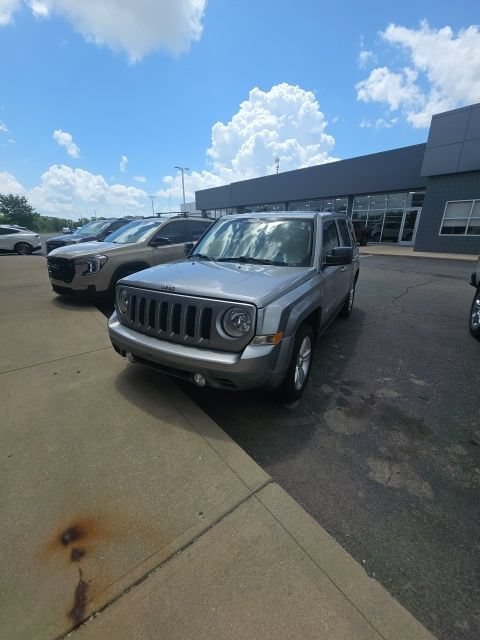 Used 2015 Jeep Patriot Latitude AWD/4WD image 2