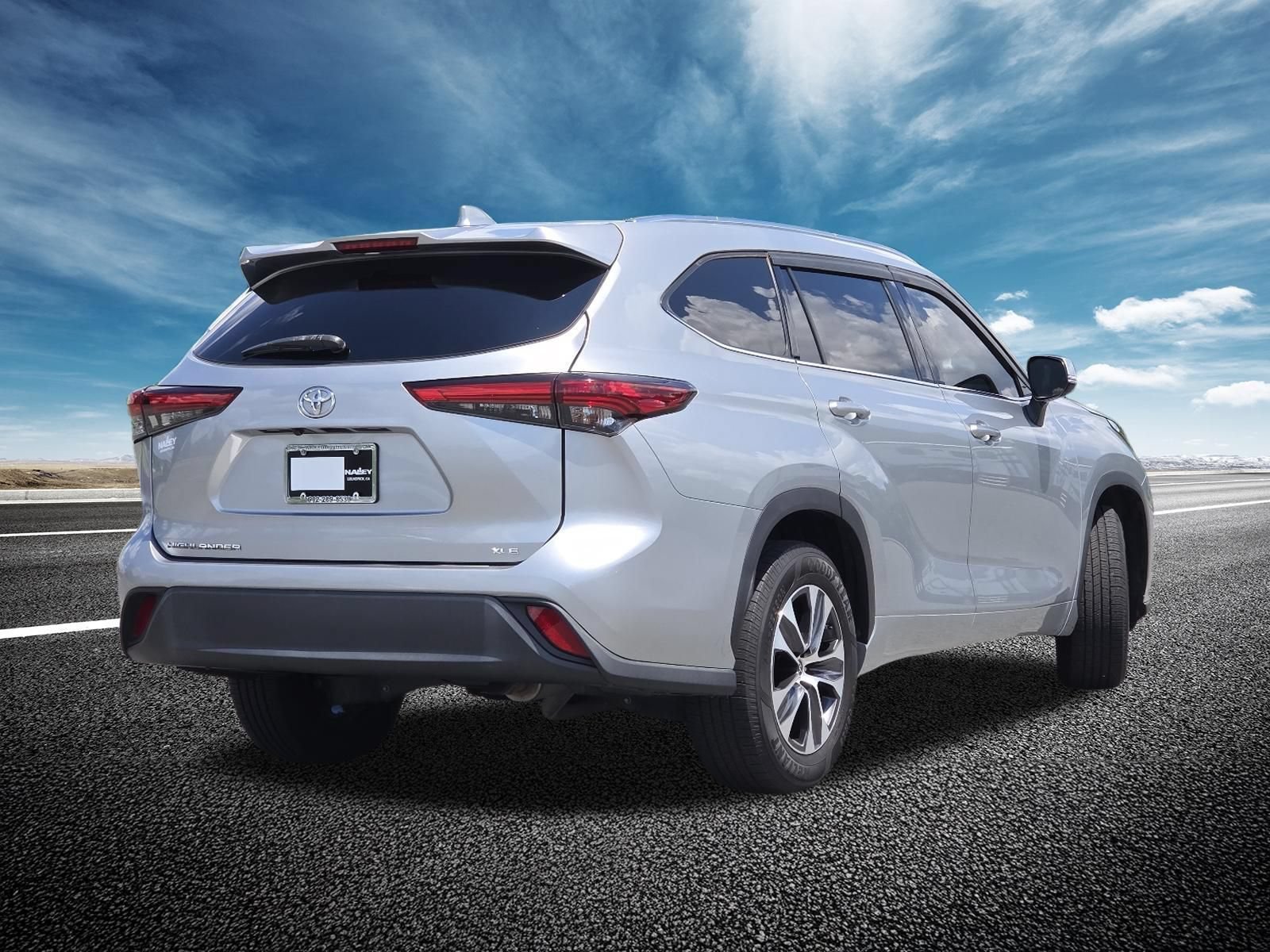 Used 2021 Toyota Highlander XLE FWD image 20