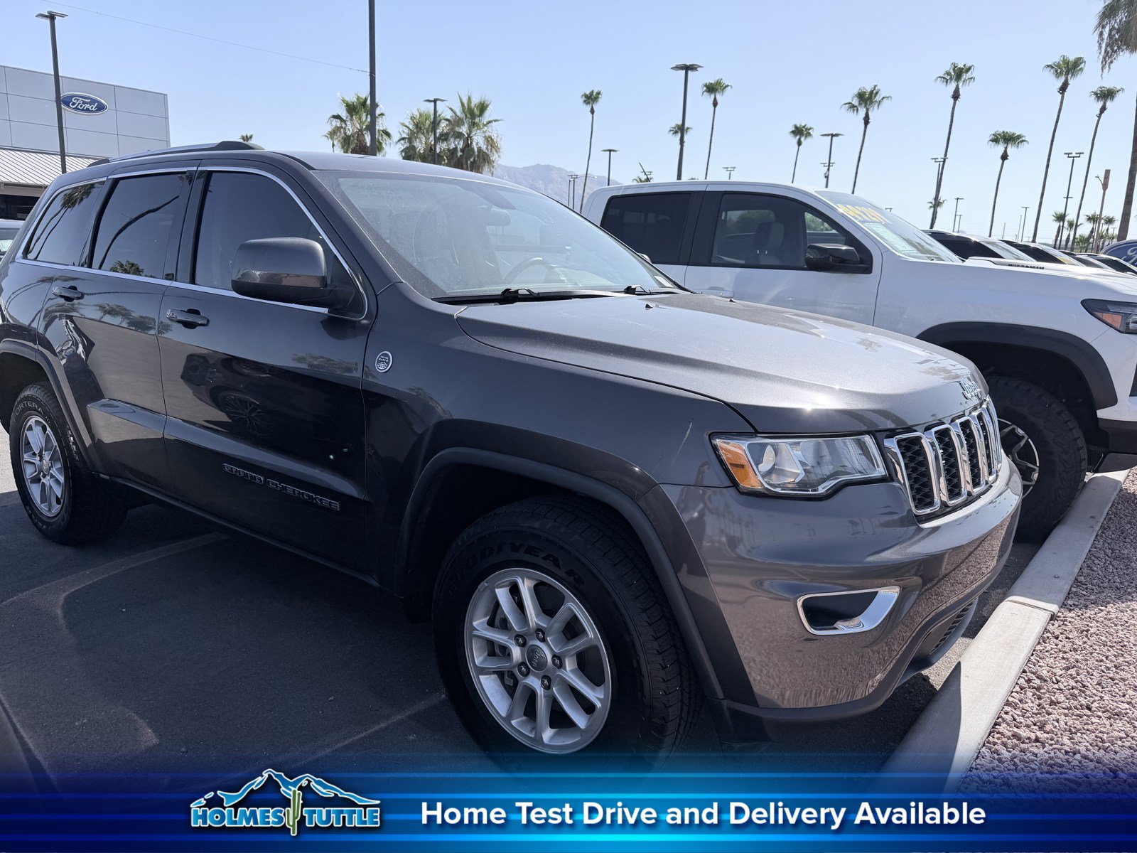 Used 2019 Jeep Grand Cherokee Laredo AWD/4WD image 1