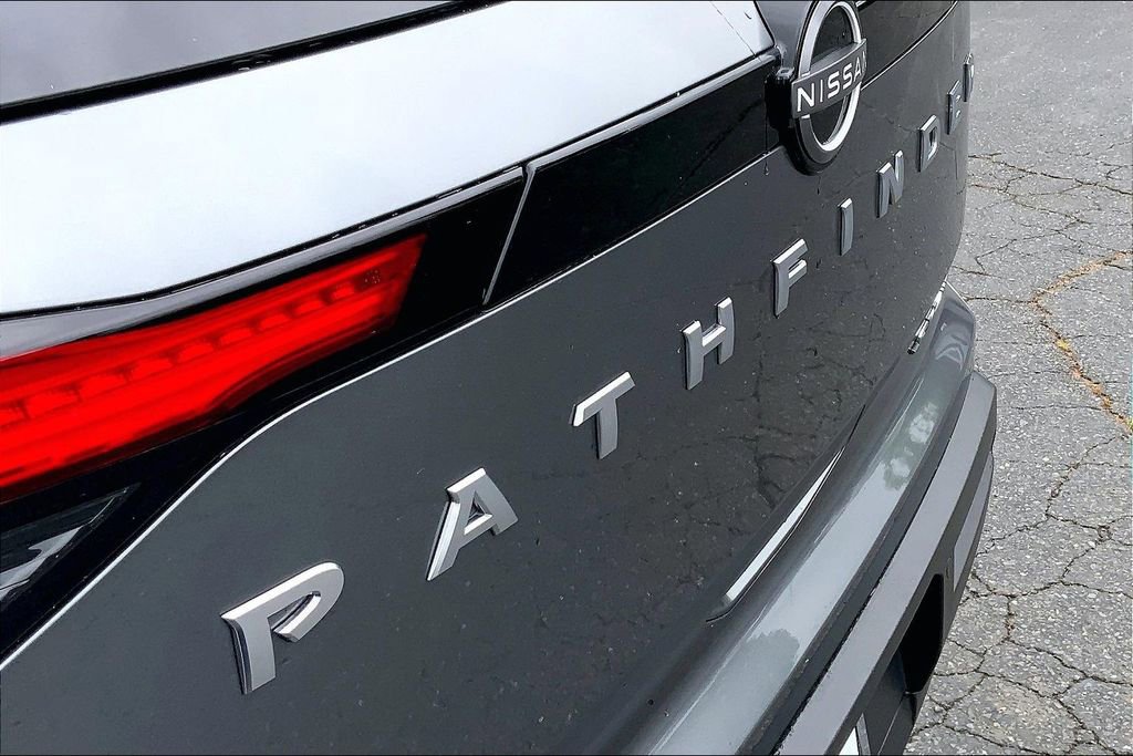 Used 2023 Nissan Pathfinder SV AWD/4WD image 23
