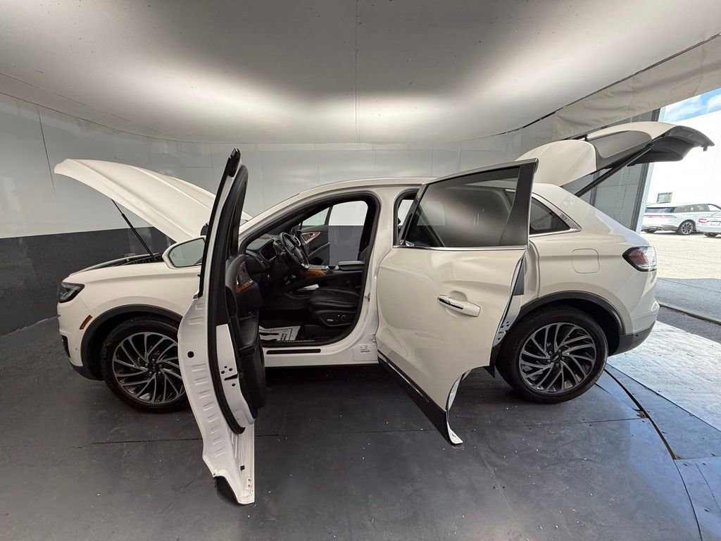 Used 2019 Lincoln Nautilus Reserve image 18