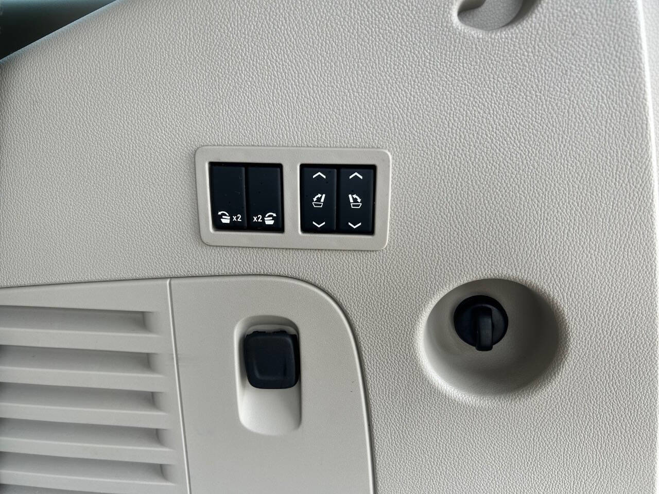 Used 2020 Cadillac Escalade Premium Luxury image 38