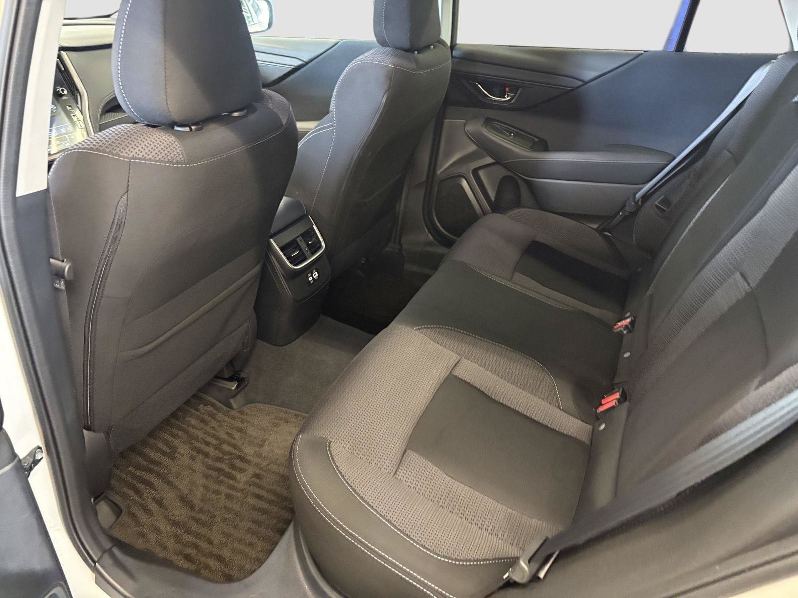 Used 2024 Subaru Outback Premium AWD/4WD image 23