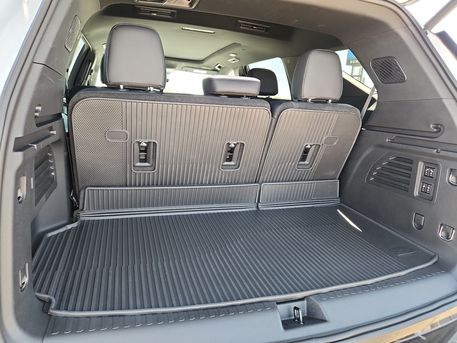 New 2026 Chevrolet Traverse High Country w/ LPO, Floor Liner Package AWD/4WD image 8