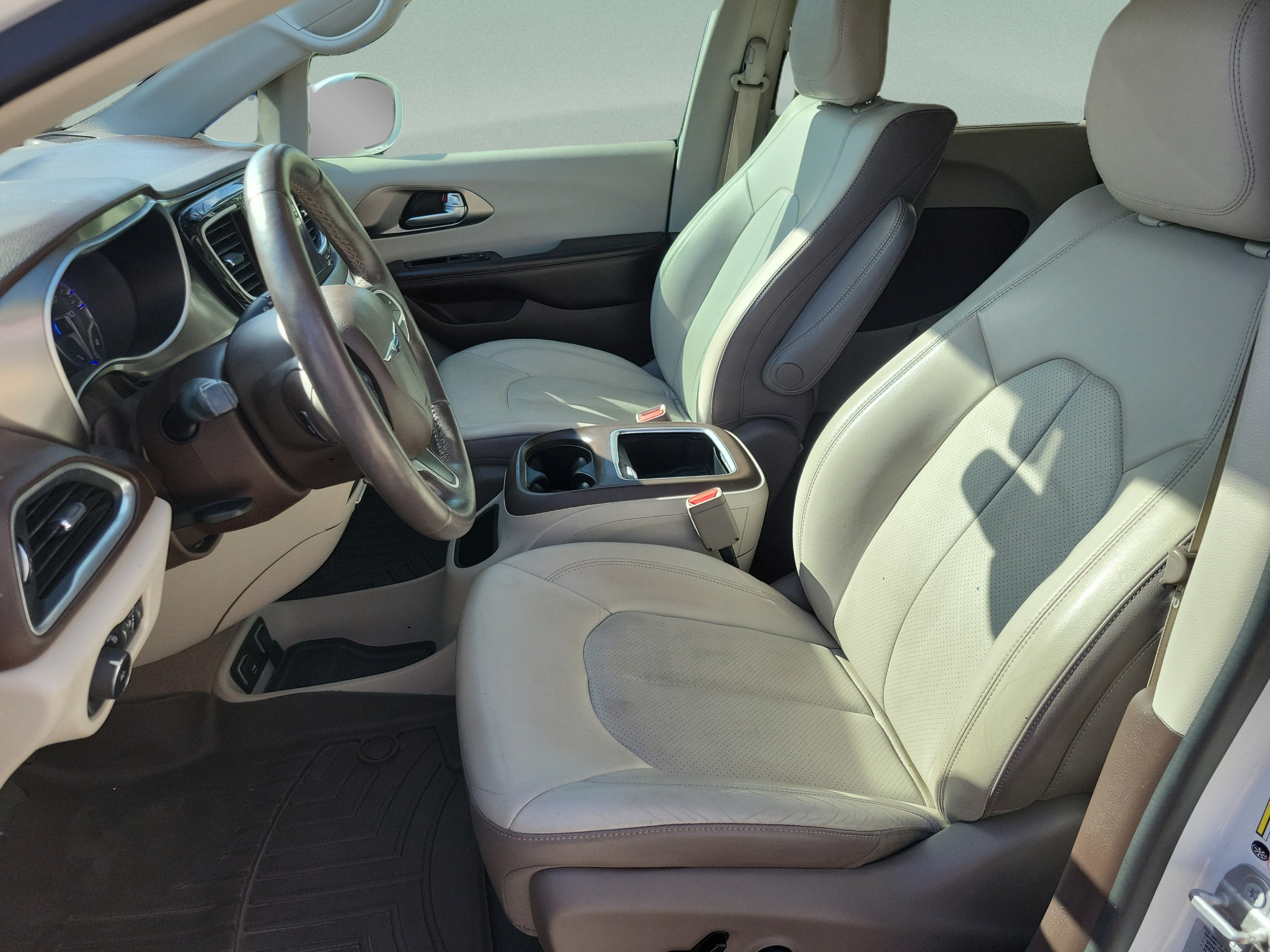 Used 2017 Chrysler Pacifica Touring-L Plus FWD image 9