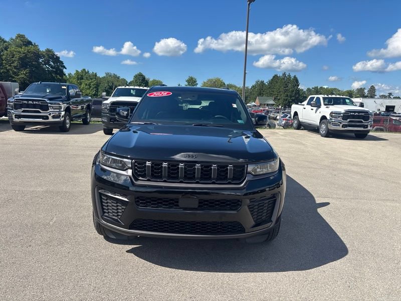 Used 2026 Jeep Grand Cherokee Altitude AWD/4WD image 8