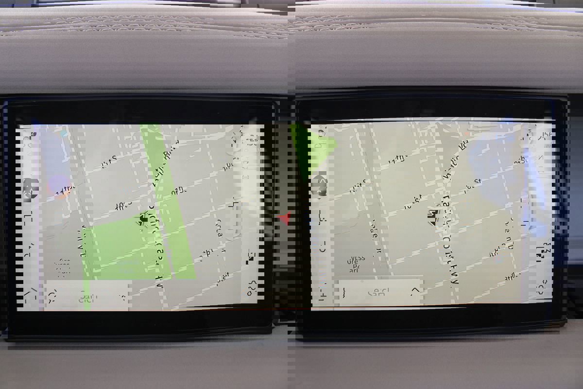 Used 2021 Land Rover Defender 110 SE image 34