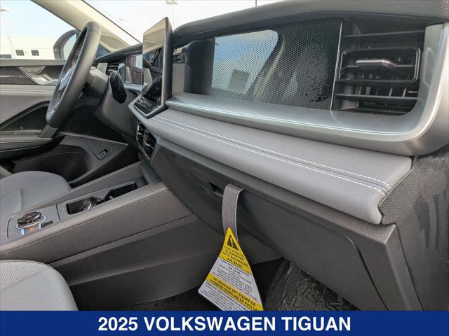 New 2025 Volkswagen Tiguan SE image 19