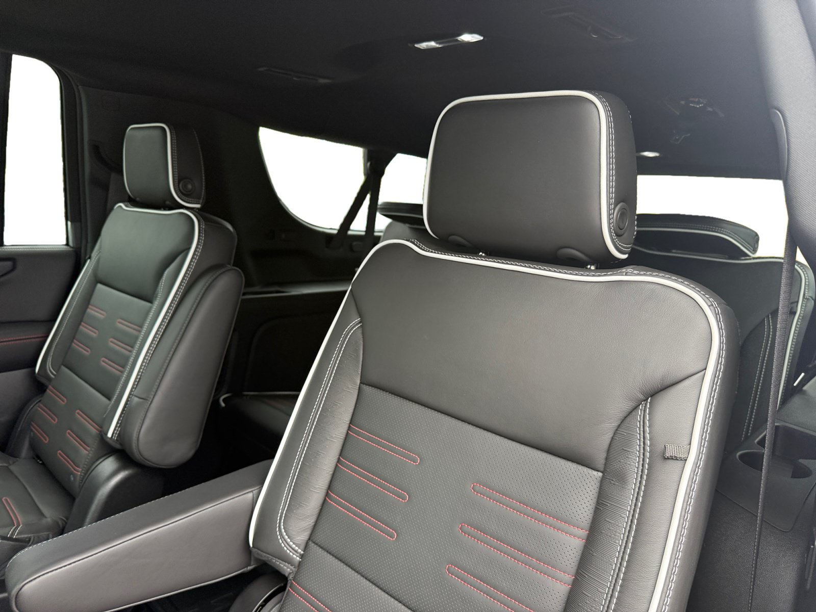 New 2026 GMC Yukon XL AT4 Ultimate AWD/4WD image 16