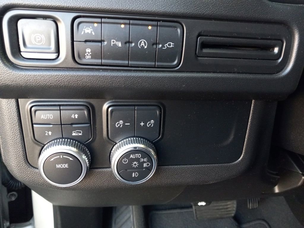 Used 2022 GMC Yukon XL SLE w/ Gmc Pro Safety Plus Package image 33