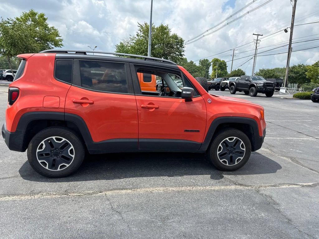 Used 2015 Jeep Renegade Trailhawk w/ Popular Equipment Group AWD/4WD image 12