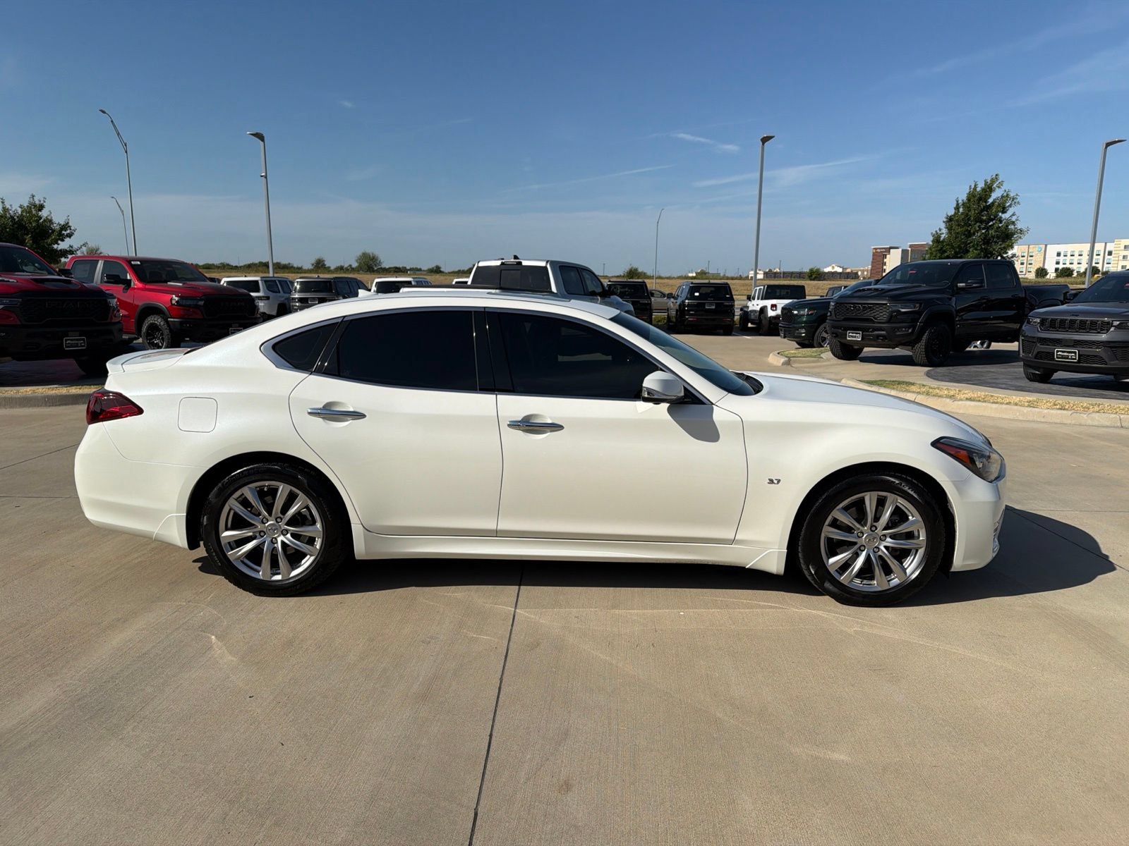 Used 2019 INFINITI Q70 Luxe w/ Proactive Package RWD image 6