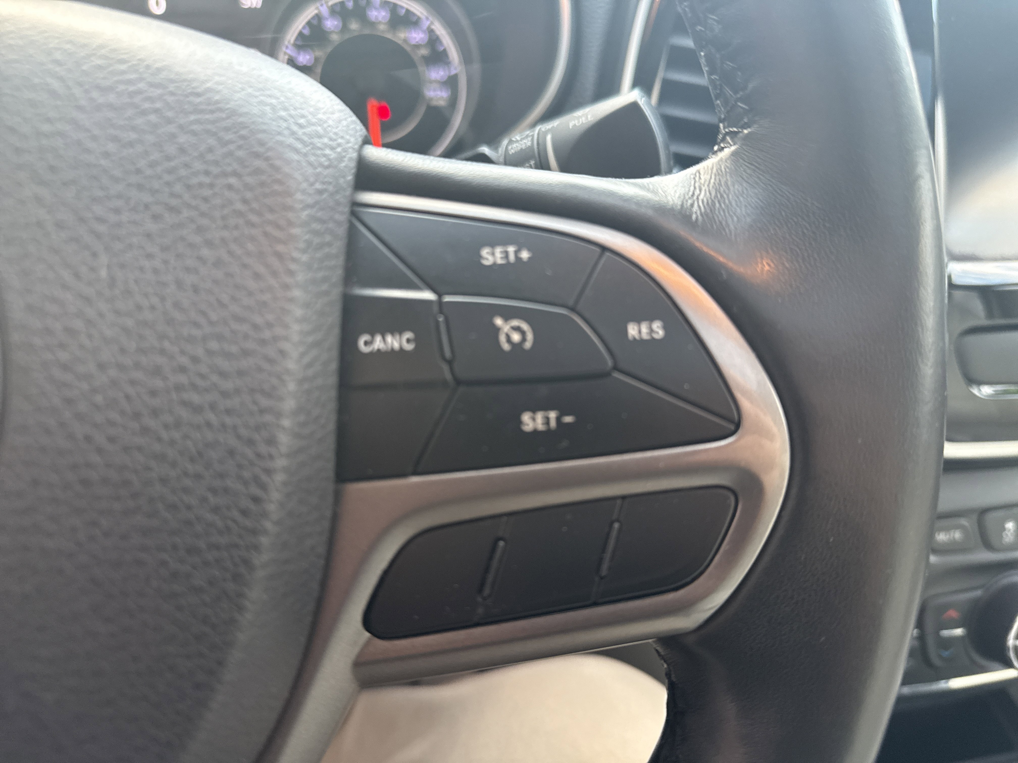 Used 2019 Jeep Cherokee Limited image 19